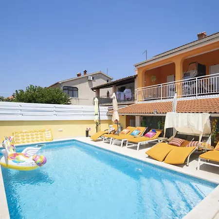 Venus Mit Whirlpool- Sauna In By Interhome בית נופש באניולה