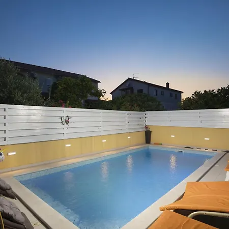 בית נופש Venus Mit Whirlpool- Sauna In By Interhome *