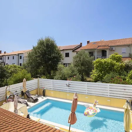 Venus Mit Whirlpool- Sauna In By Interhome בית נופש